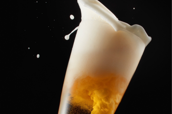 Cristal, Vidro ou Acrílico: Qual o Melhor Material para Copos de Cerveja?